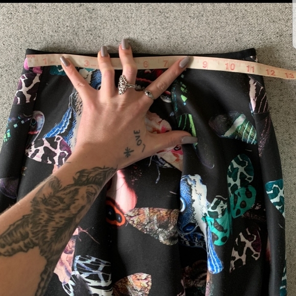 Gorgeous full skirt🦋 - Picture 6 of 9